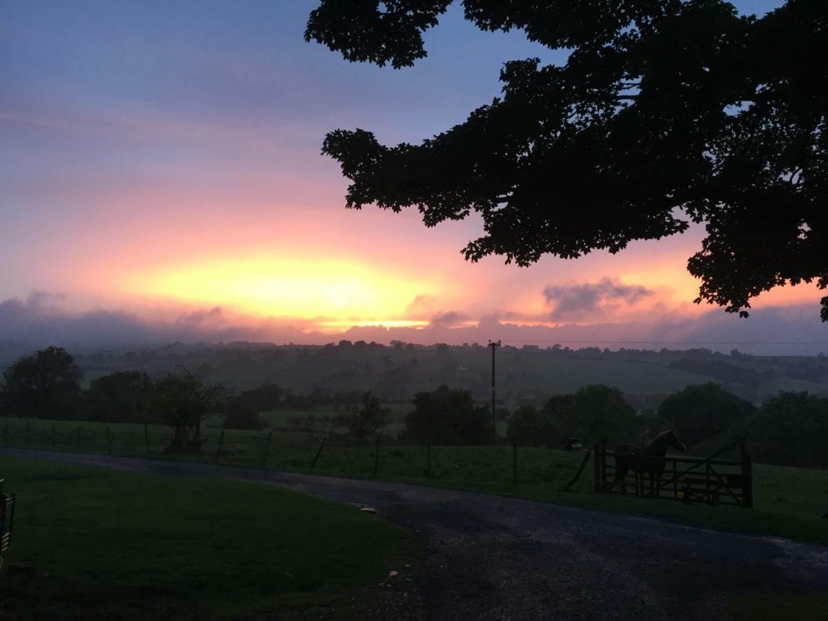 Вілла Faraway Follies Llandegla Екстер'єр фото